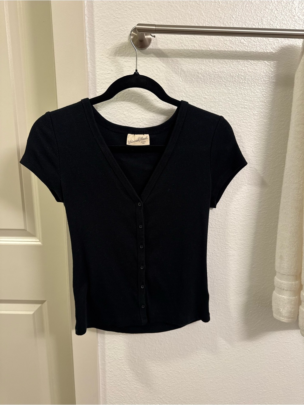 Universal Thread Black Short Sleeve V-Neck Button Front Top